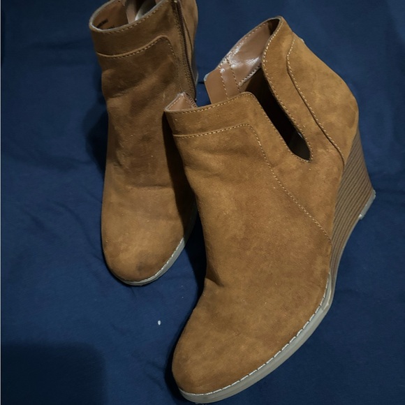 Boots - Picture 2 of 2